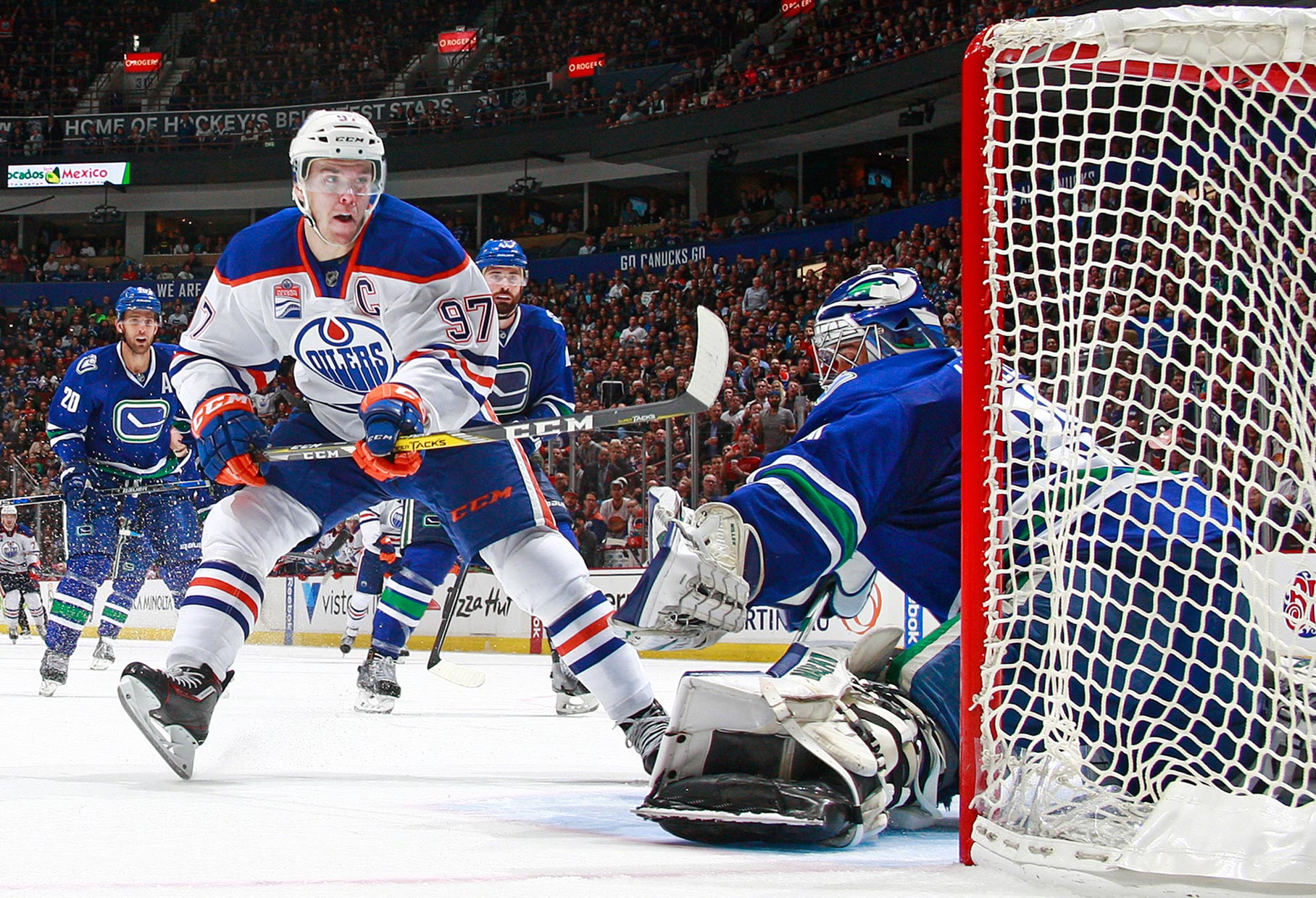 CANUCKS_011